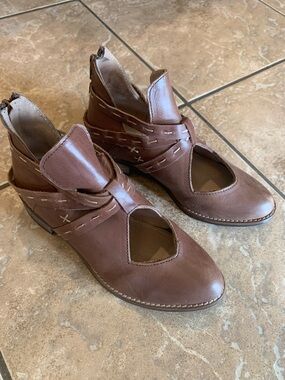 Joyfolie Brown Girls Booties/Dress Shoes